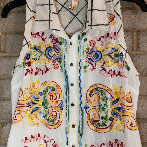 Anthropologie Cyrena Boho Embroidered Floral Sleeveless Button-Up Blouse w/Slit - Picture 2 of 8
